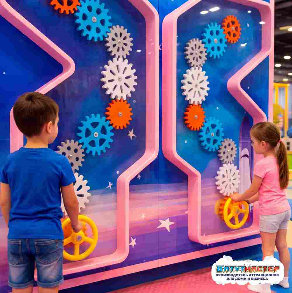 Интерактивная игровая стена «Шестерёнки вселенной», 2,44×0,5×2,44 м