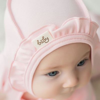 Ruffled baby hat 0-3 months - Berry Mousse