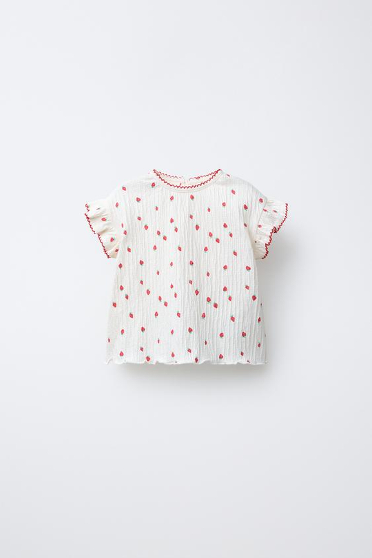 ZARA ФУТБОЛКА С ПРИНТОМ КЛУБНИКИ, ЖЕЛТОВАТО-БЕЛЫЙ