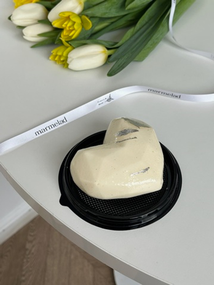 Десерт Афродита в белом цвете