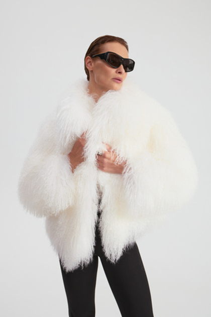 Шуба из натурального меха Лама