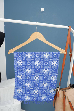 Шарф сине-белый