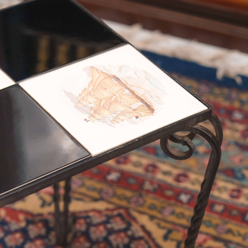 Столик-подставка