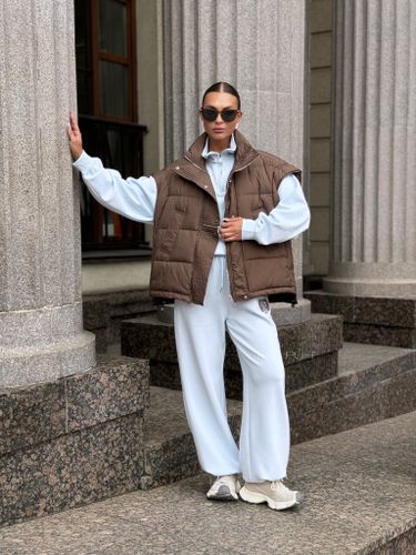 Шоколадный утепленный жилет