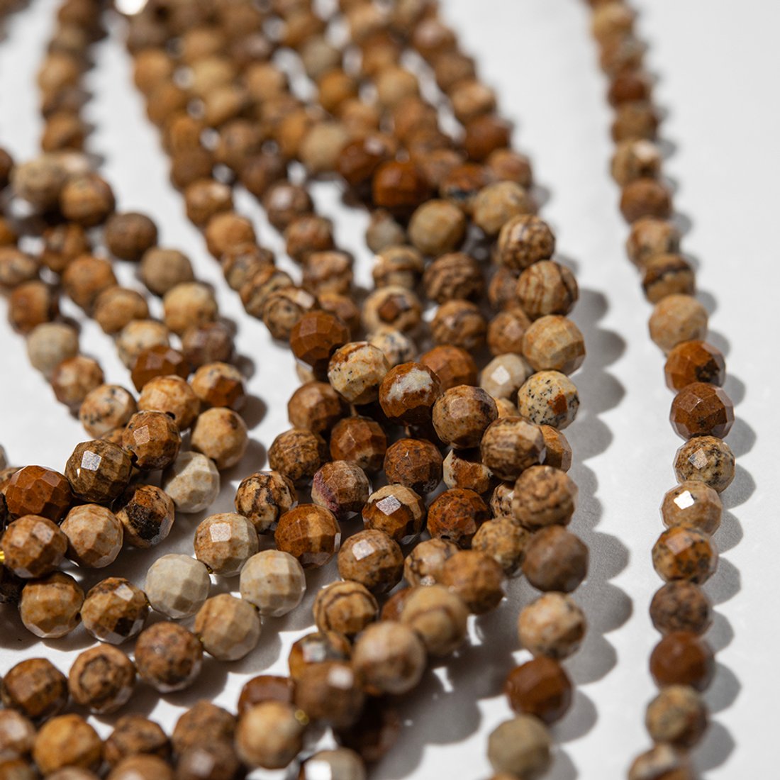 Известняк окварцованный (пейзажная яшма) натуральный, 4,1мм, шар, микроогранка