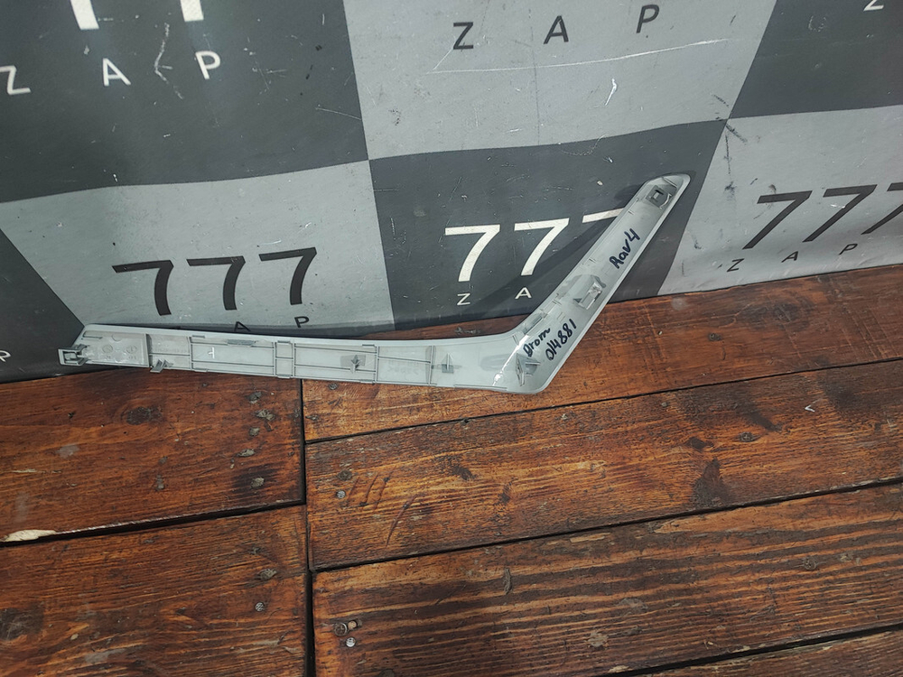 Накладка обшивки двери левая задняя RAV4 (XA40) 12-19 Б/У Оригинал 7464642040