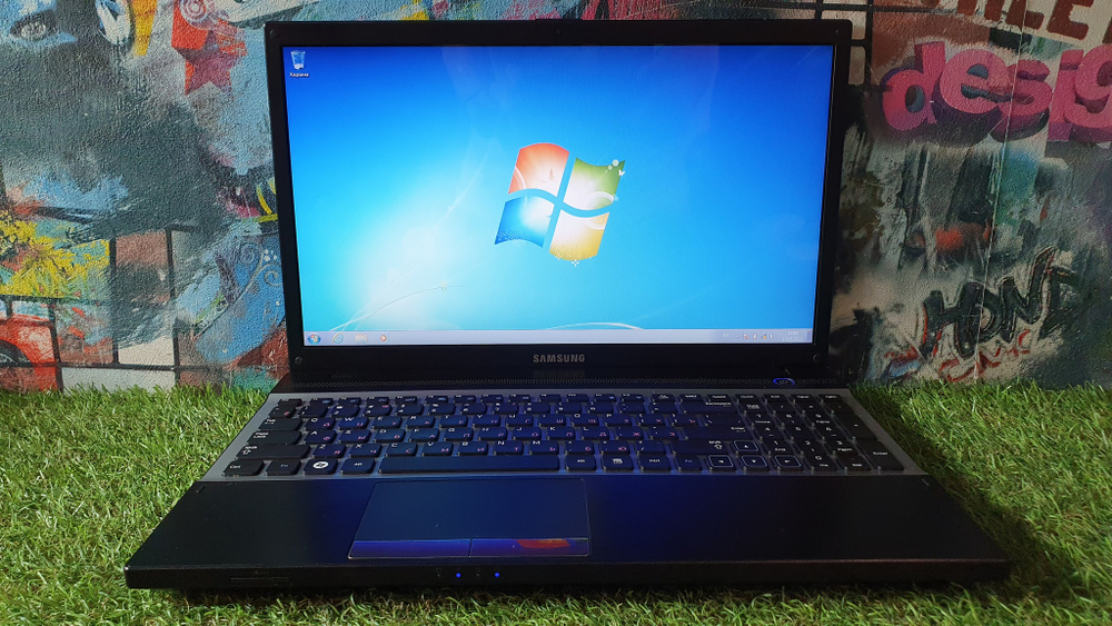 Ноутбук Samsung AMD A6/5 Gb/HD 7400M 1Gb/ NP305V5A-S0ARU/ Windows 7