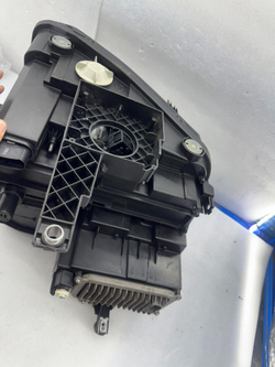 Оригинальная LED фара Volkswagen Teramont (Touareg)