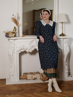 Платье с кружевным воротником