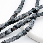 Ларвикит бусины, куб, размер около 4 мм, цена за 45-46 шт (1/2 нити)