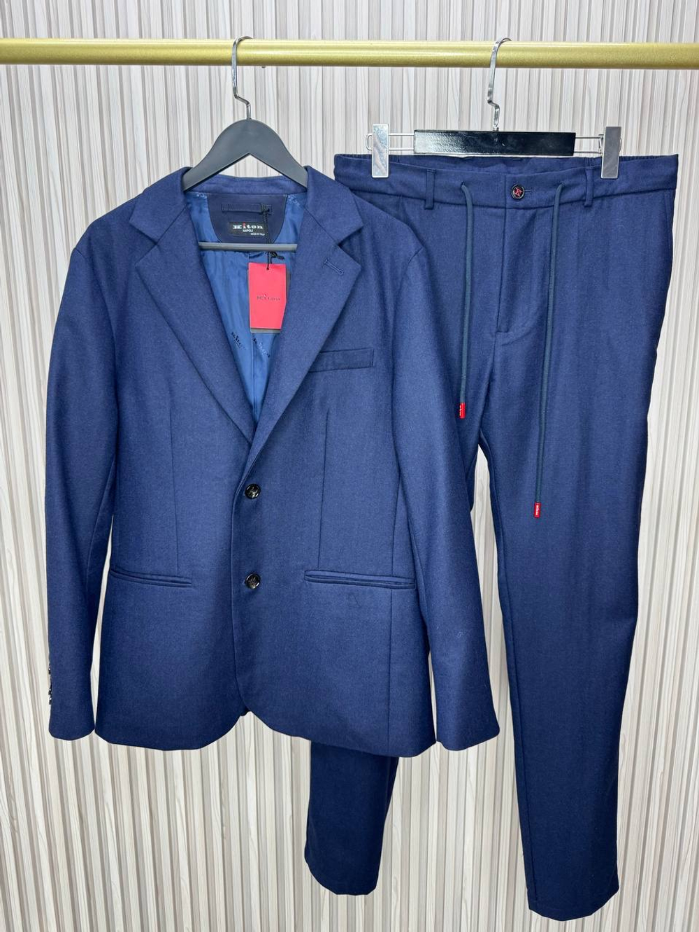 Классический костюм Kiton