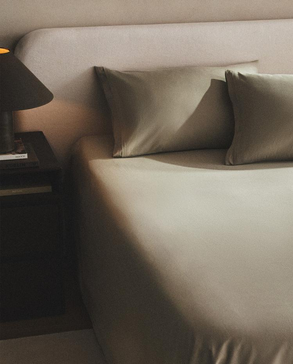 ZARA HOME САТИНОВЫЙ ПОДОДЕЯЛЬНИК С ШЕЛКОВОЙ КАЙМОЙ, ЗЕЛЕНЫЙ