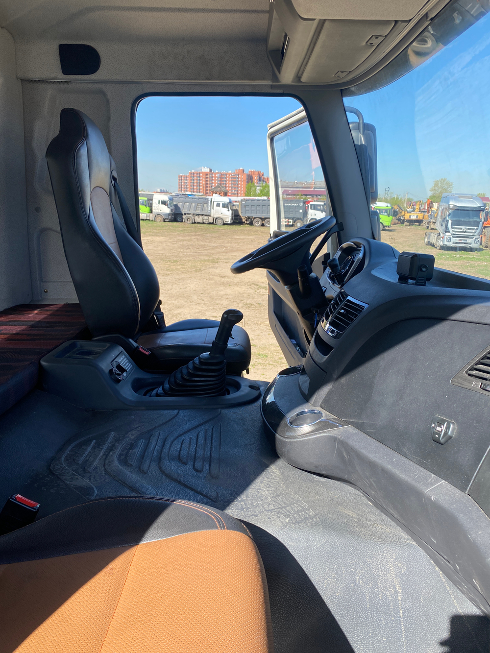 FAW J6 6x6 Седельный тягач CA3250P66K24L1TE5 (Дизельный, 11.1 л, 420 л.с. МТ)