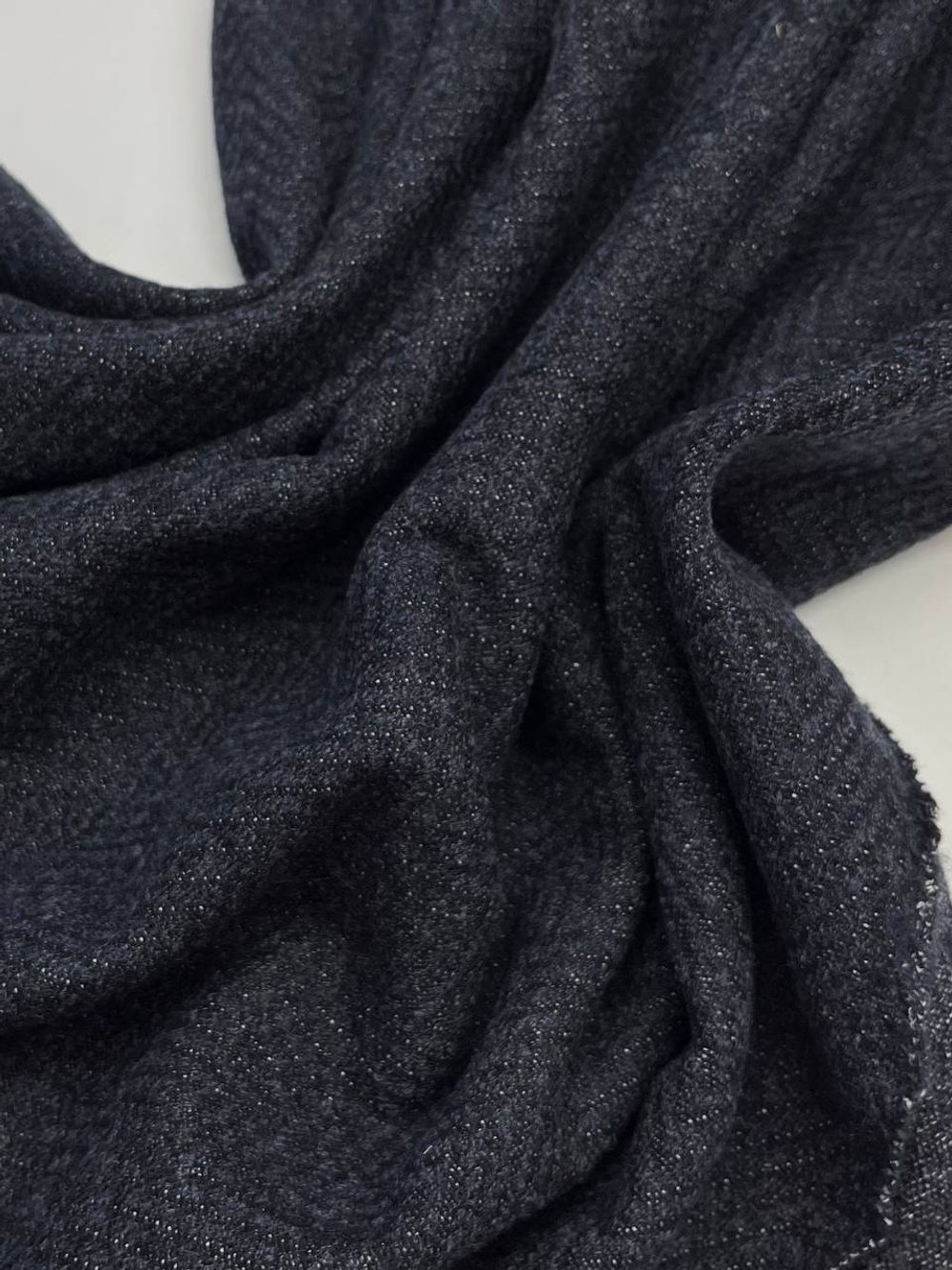 Трикотаж шерсть с хлопком в крупную черно-синюю елочку