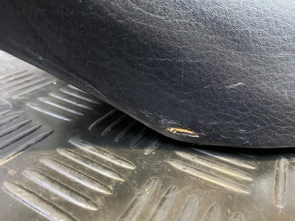 Сиденье Yamaha TDM850 RN03J 053975