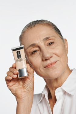 Clinique Even Better Refresh Hydrating and Repairing Makeup - Увлажняющий тональный крем с разглаживающим эффектом, 30 ml