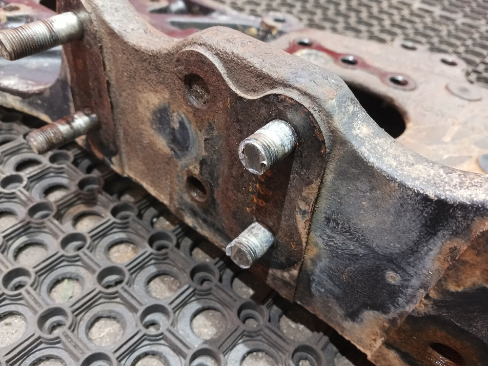 Кронштейн рессоры передней правый 2017г.