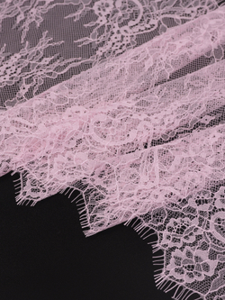 Кружево шантильи нежно-розовое неэластичное ширина 22 см купон 2.9 м