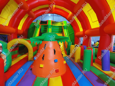 Коммерческий надувной батут "Зверята с крышей" 12*8*6 м