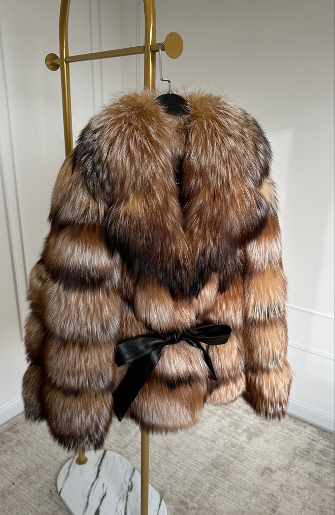 Шуба из лисы «крестовка» модель «летучая мышь»