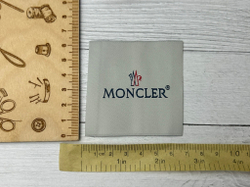 Этикетка MONCLER