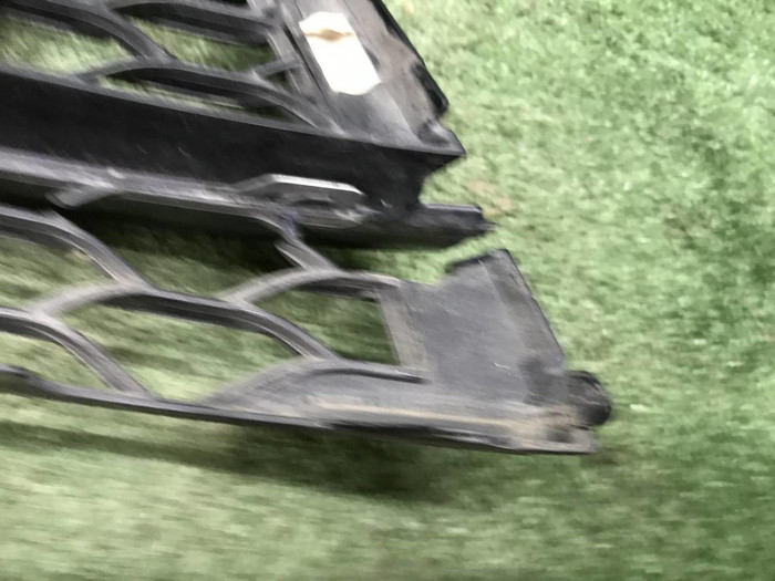 Решетка перед. бампера Mercedes S W223 (20-нв) AMG