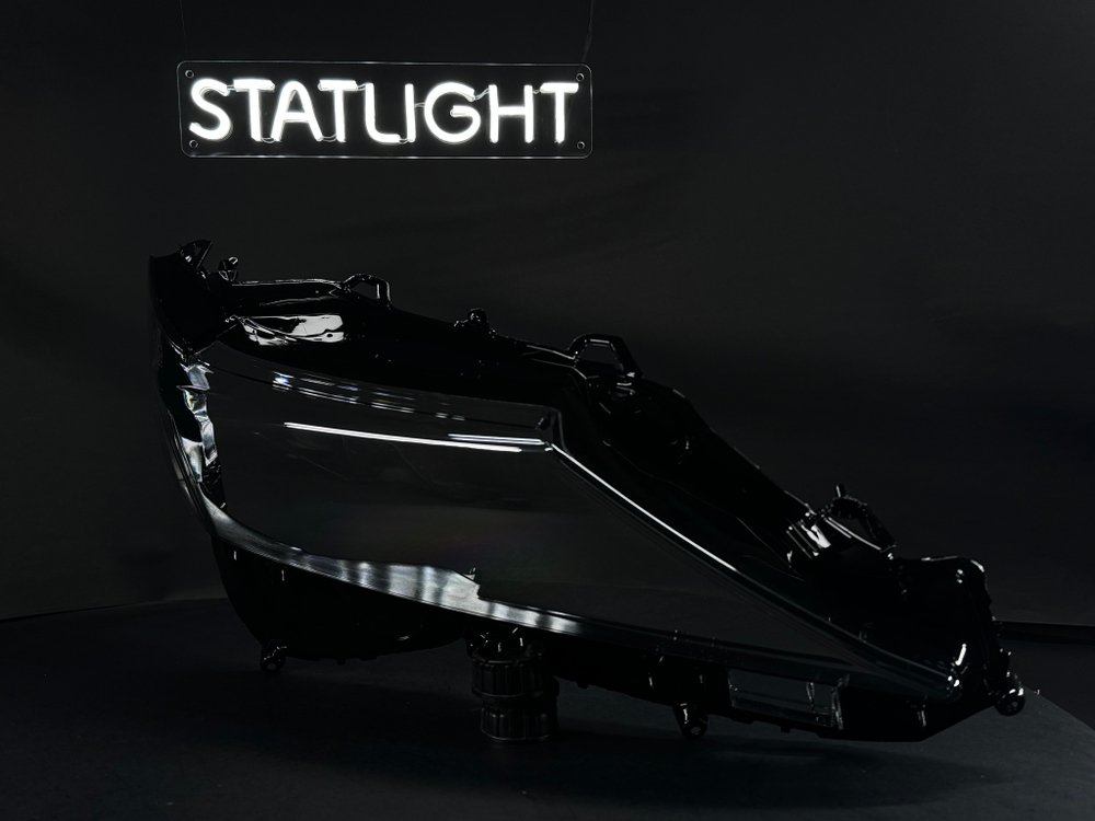 Правое стекло фары Toyota Camry XV70 рест 2017-2020