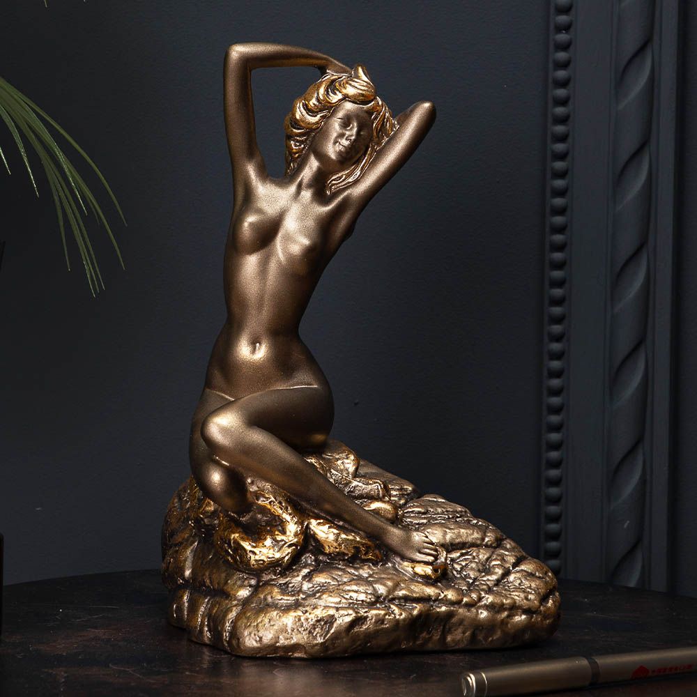 Скульптура Девушка на камне Бронза