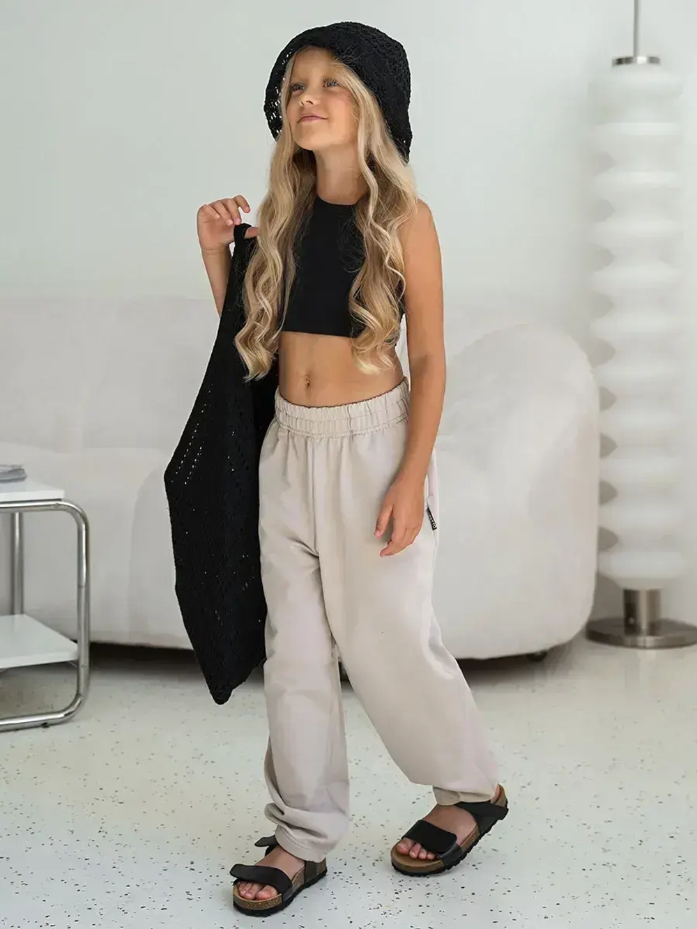 Бежевые брюки для девочки на осень