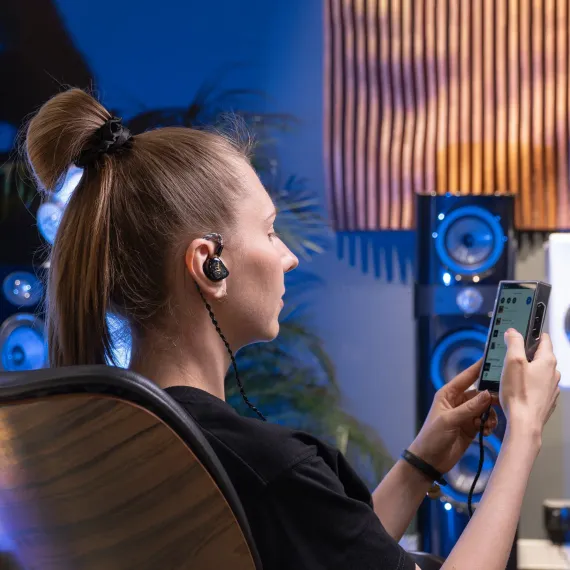 Noble Audio Kublai Khan Black