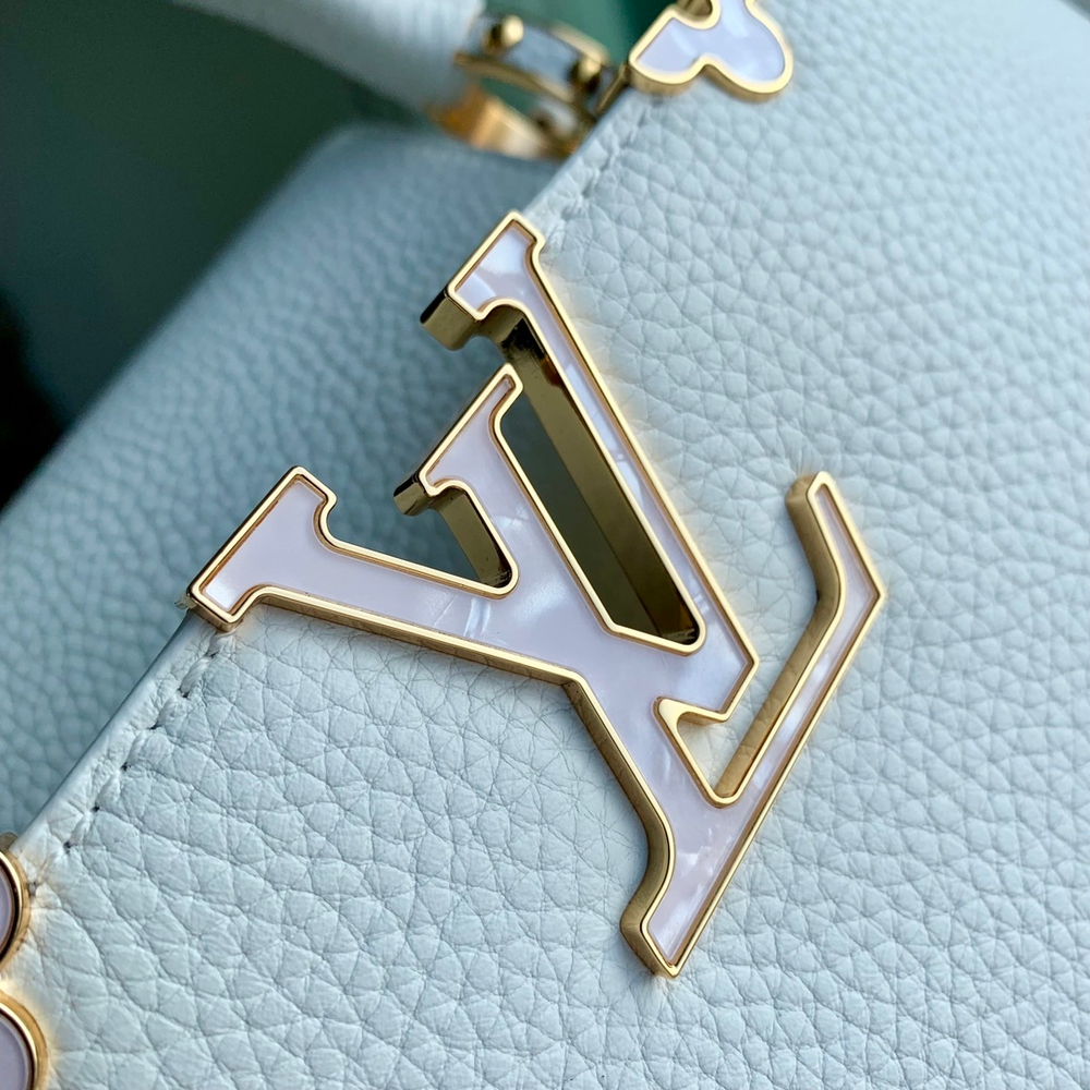 Louis Vuitton Capucines MM