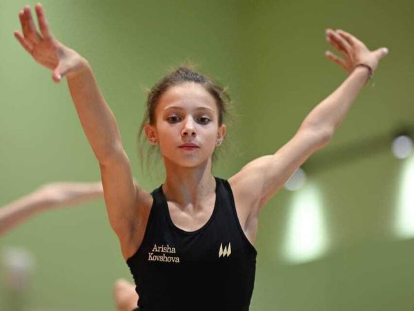 Арина Ковшова в именной борцовке