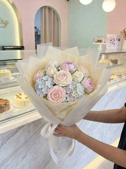 ФУД БУКЕТ Цвет: прозрачная матовая пленка с кремовой тишью.