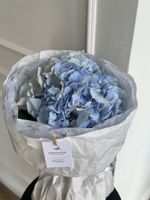 Авторский букет из гортензии в голубом оттенке