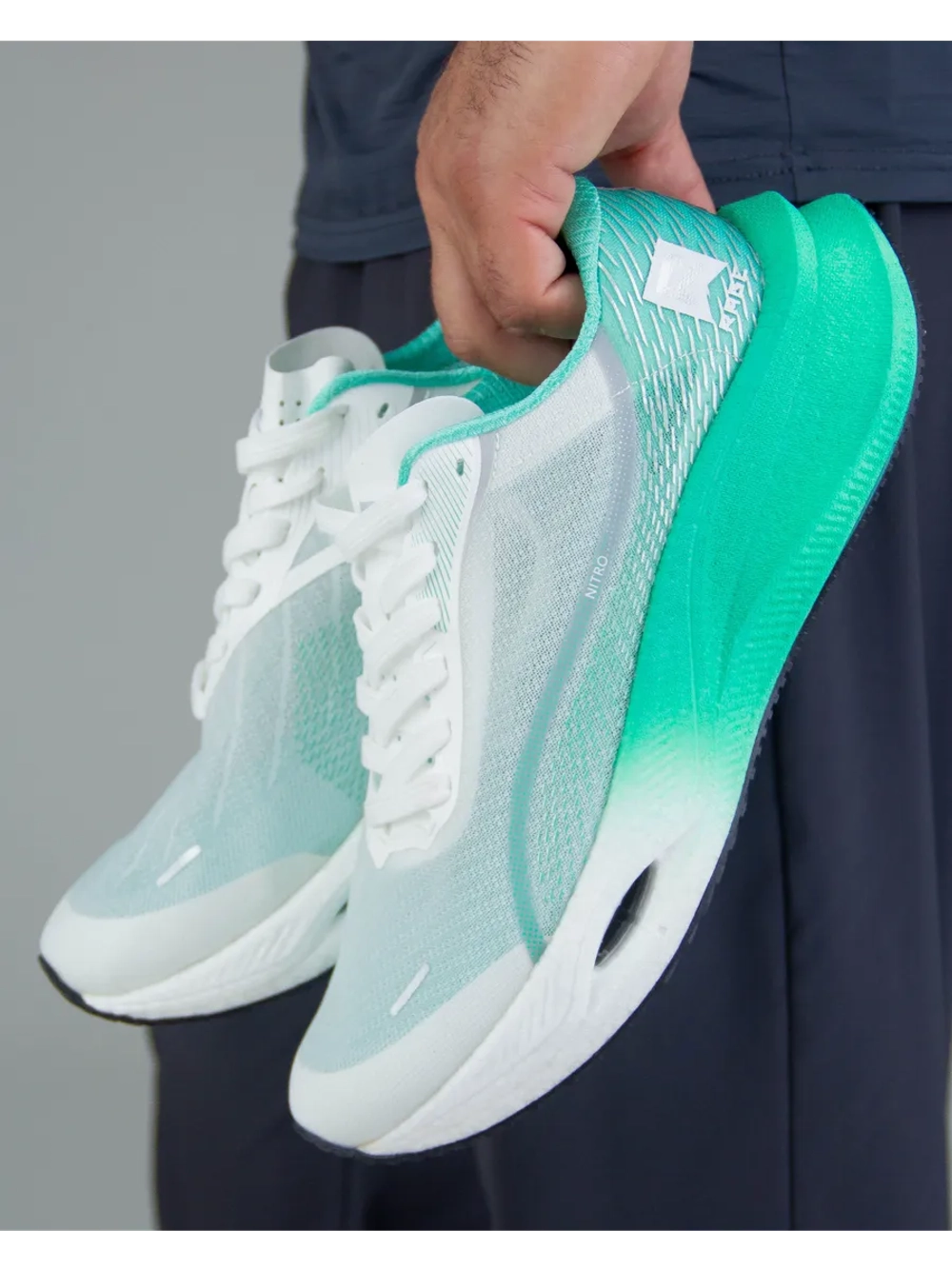 Беговые кроссовки тканевые с двойной амортизацией