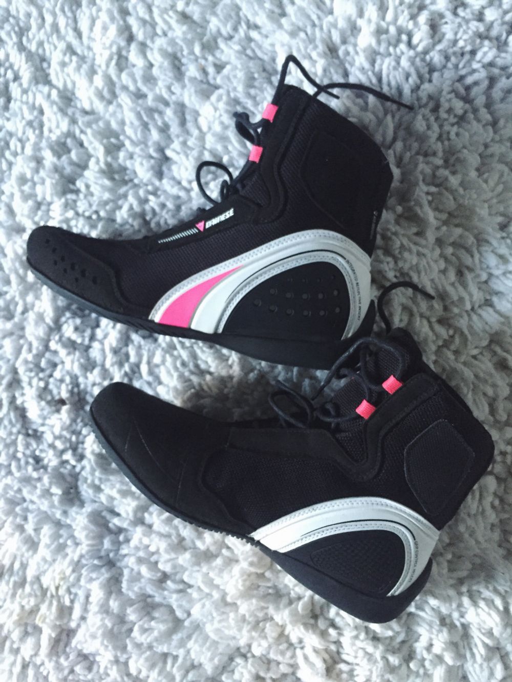 Motorshoe Air Lady / Женские / Черный / Фуксия