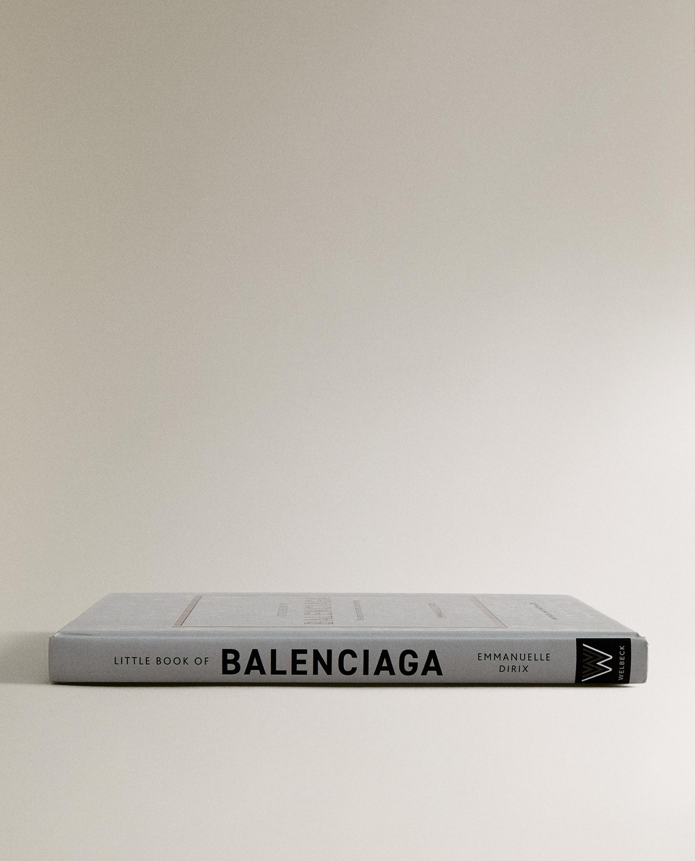 The Little Book of Balenciaga. Иллюстрированная книга о модном доме Balenciaga (на английском языке)