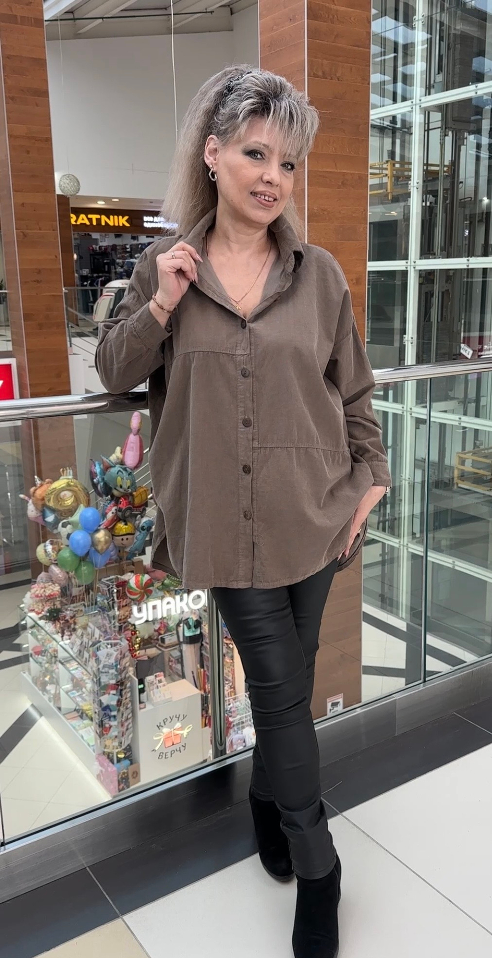 Итальянский блузон-рубашка из микро вельвета в цвете капучино