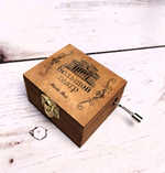 Музыкальная деревянная шкатулка с гравировкой под заказ