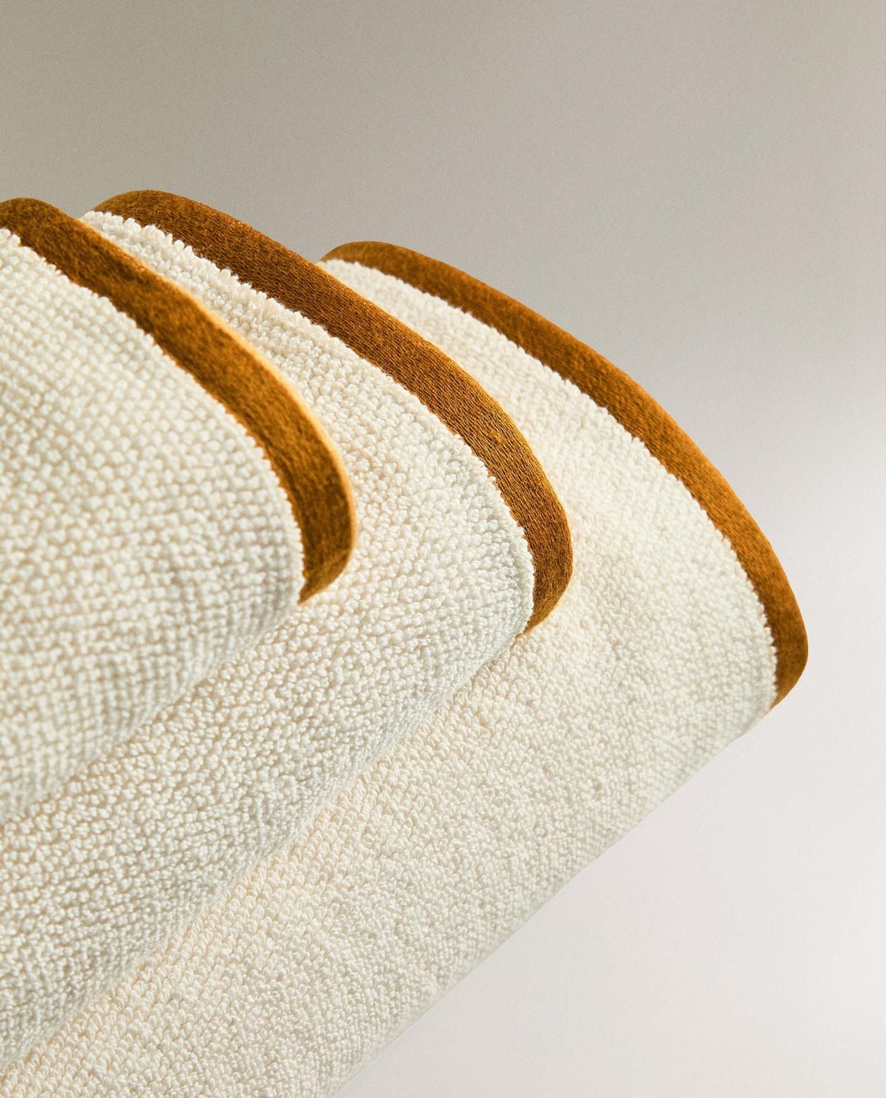 Zara Home - Банное полотенце с рисовым рисунком и красочным бордуром, белый, 30х50 см