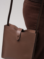 Женская кожаная сумка кросс-боди DBR 30919 коричневый какао