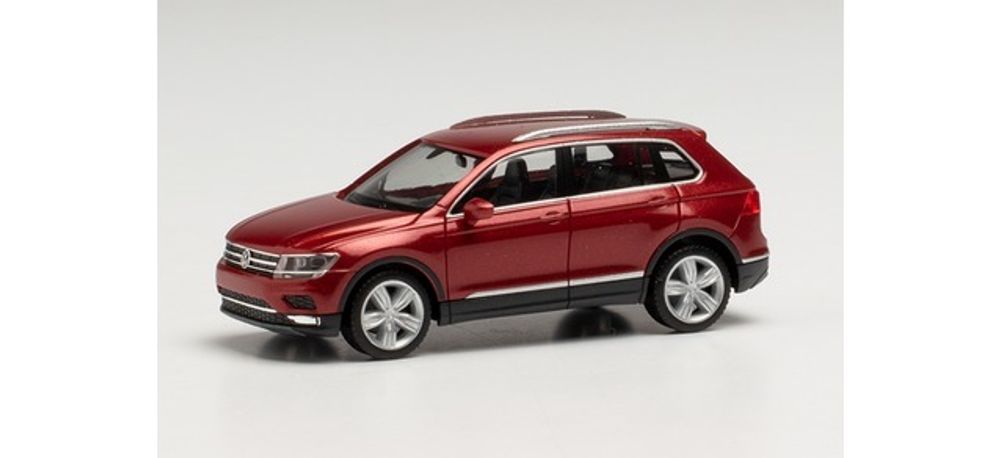 Автомобиль VW Tiguan, красный металлик