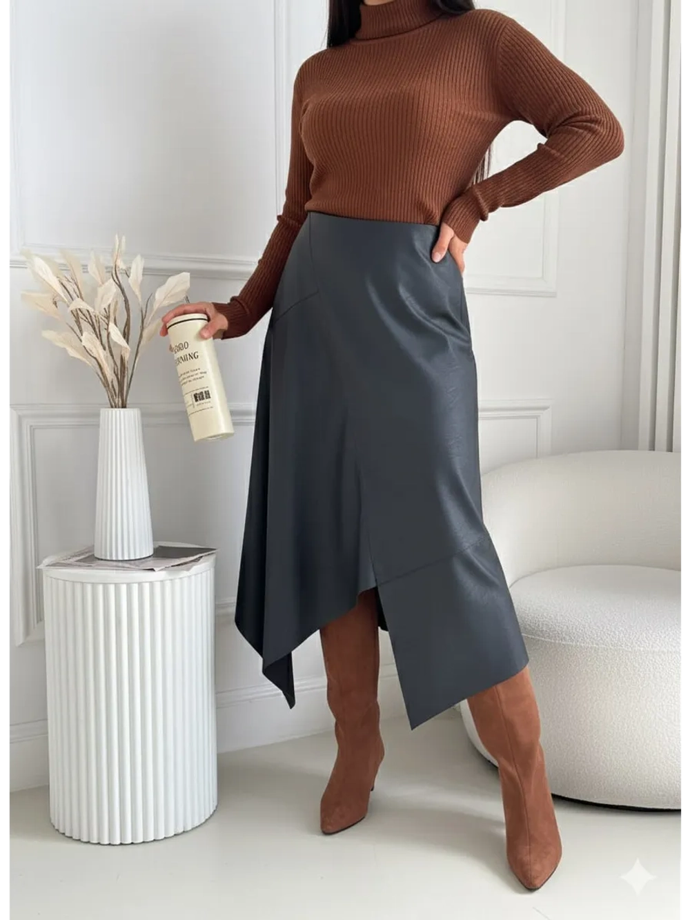 Юбка кожаная трапеция миди