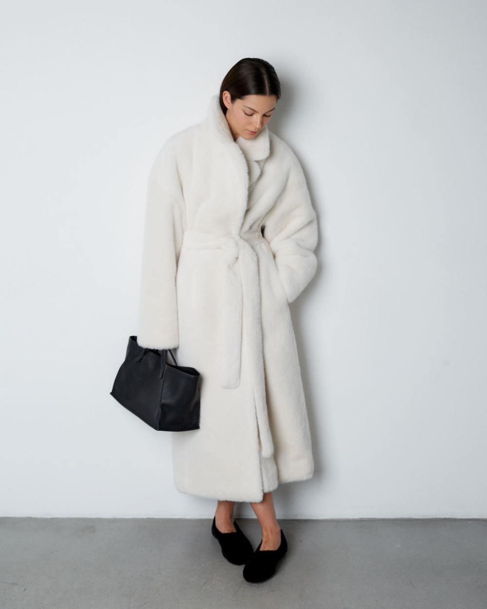 Шуба из искусственного меха норки молочный