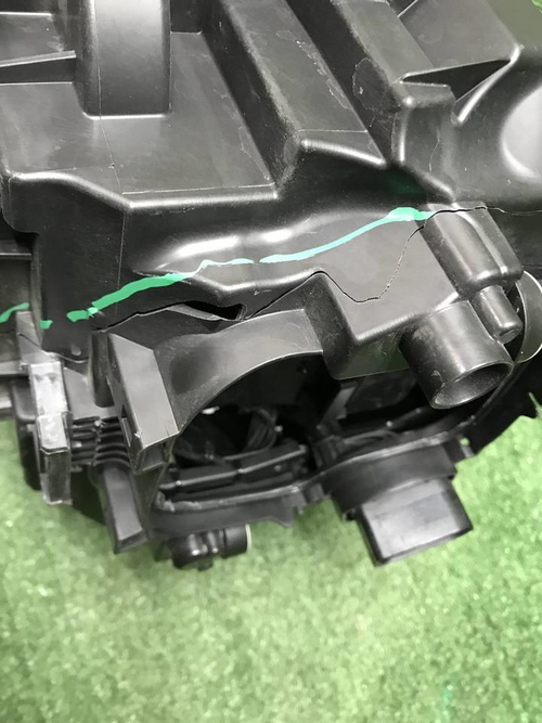 Битая Фара правая Porsche Macan 95b (18-21) LED