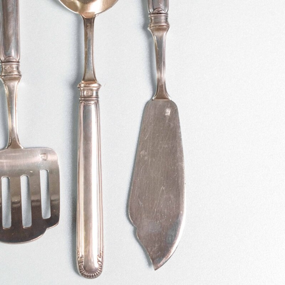 Сервировочный набор из четырех предметов в оригинальном футляре