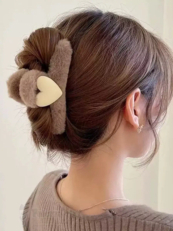 Заколка крабик краб для волос пушистый плюшевый с сердцем