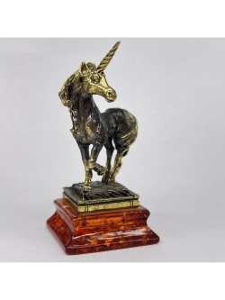 Бронзовая статуэтка на янтаре