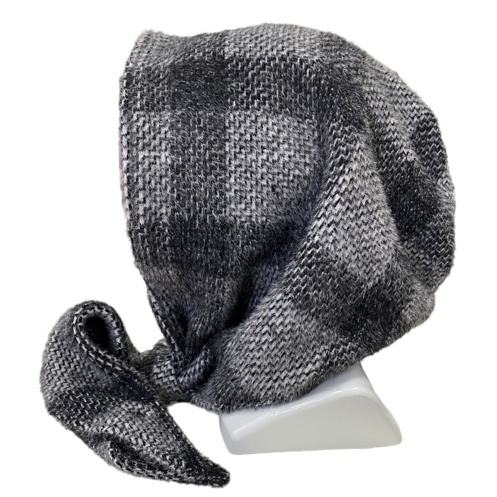 Капюшон с хвостиками серая клетка