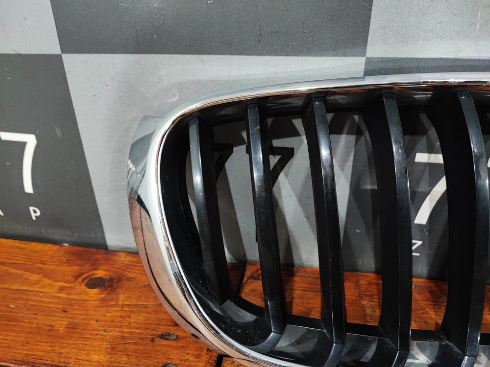 Решетка радиатора правая BMW X3 (F25) 14-17 Б/У Оригинал 51117338572